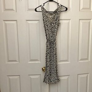 Ladies size 6 dress. Sleeveless. Ruffled bottom